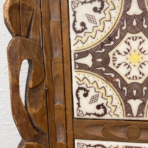 Vintage 1970’s Wooden Ceramic Tile Serving Tray W/ Handles - Picture 6 of 11